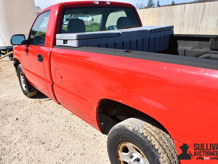 2004-chevrolet-silverado-1500-image-17