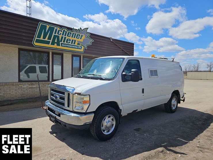 2010-ford-cargo-image-1