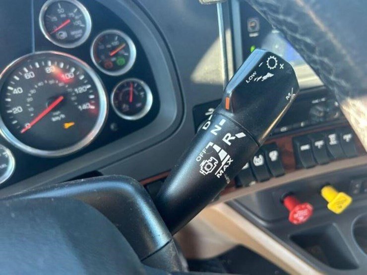 2020-kenworth-t680-image-19