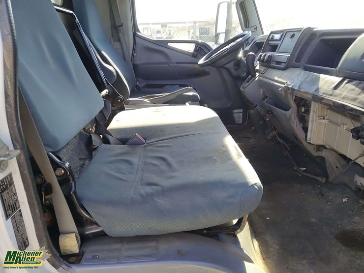 2015-mitsubishi-fuso-fe180-image-15