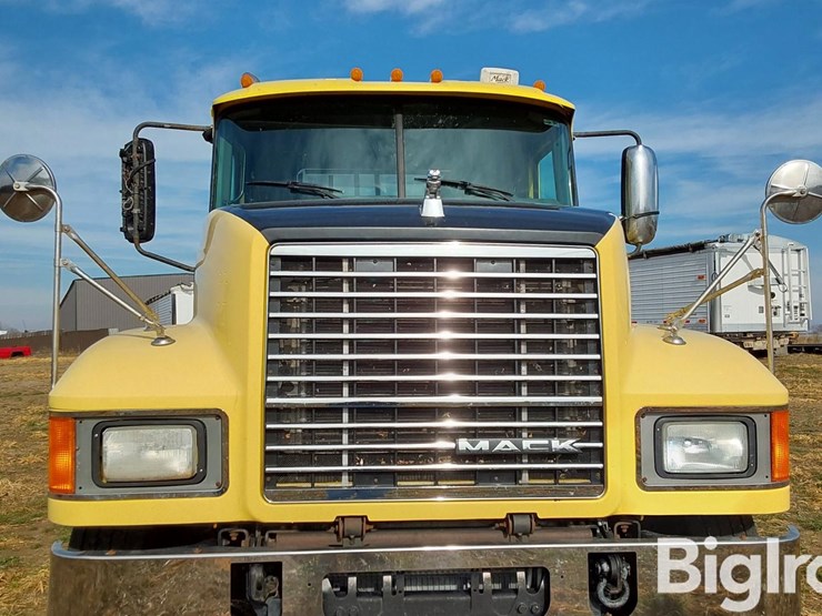 2016-mack-pinnacle-chu613-image-14