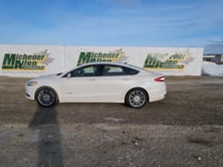 2014-ford-fusion-hybrid-se-auto-sedan-image-5