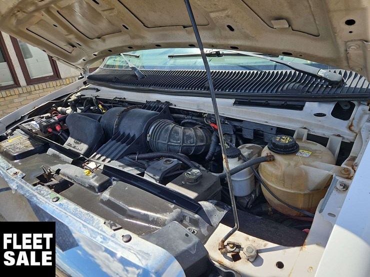 2010-ford-cargo-image-16