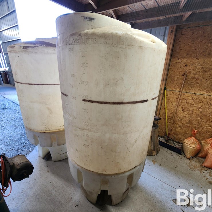 300 Gal Stand Up Poly Tanks