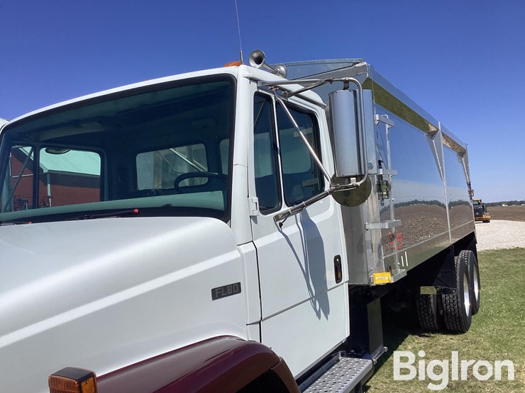 2003-freightliner-fl80-image-19