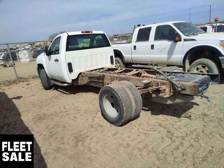 2011-chevrolet-silverado-3500hd-image-2