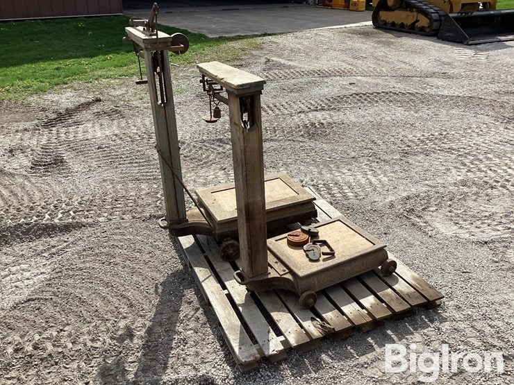 fairbanks-&-howe-antique-scales-w/-weights-image-4
