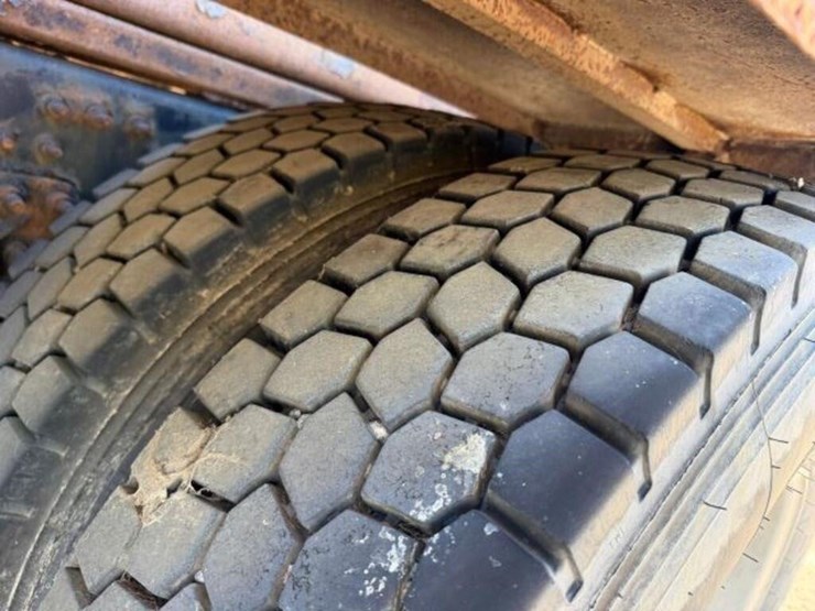 2016-mack-granite-gu813-image-62