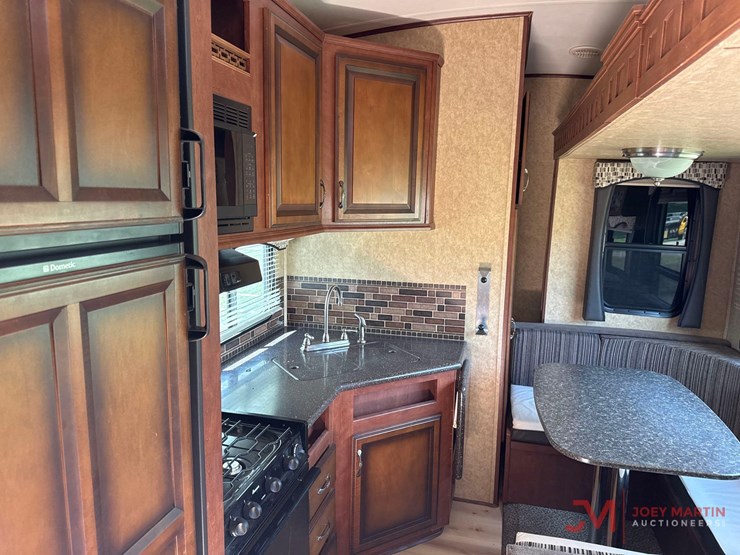 2013-heartland-graystone-34qb-fifth-wheel-camper-image-19