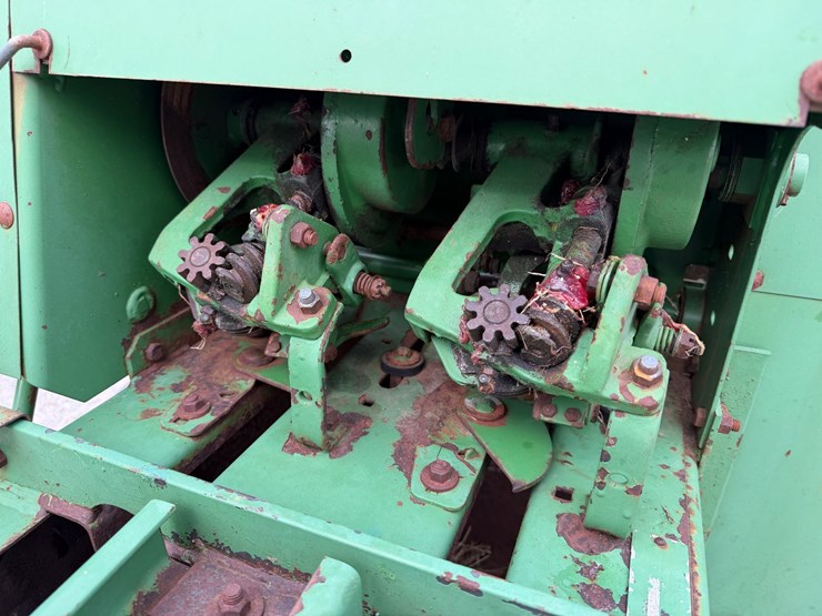 john-deere-337-image-7