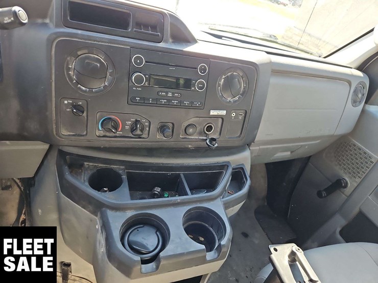 2011-ford-cargo-image-27