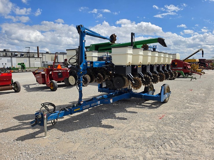 2010-kinze-3500-image-1