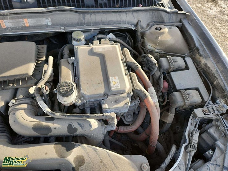 2014-ford-fusion-hybrid-se-auto-sedan-image-29