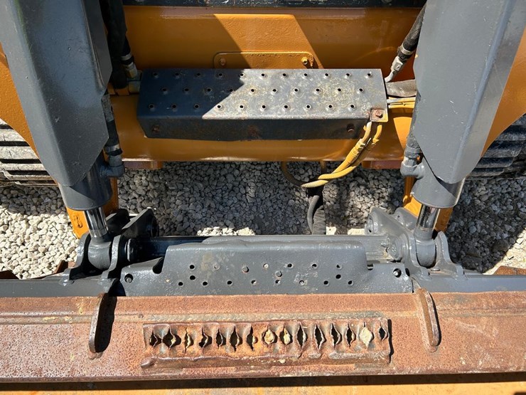 case-tv450b-image-10