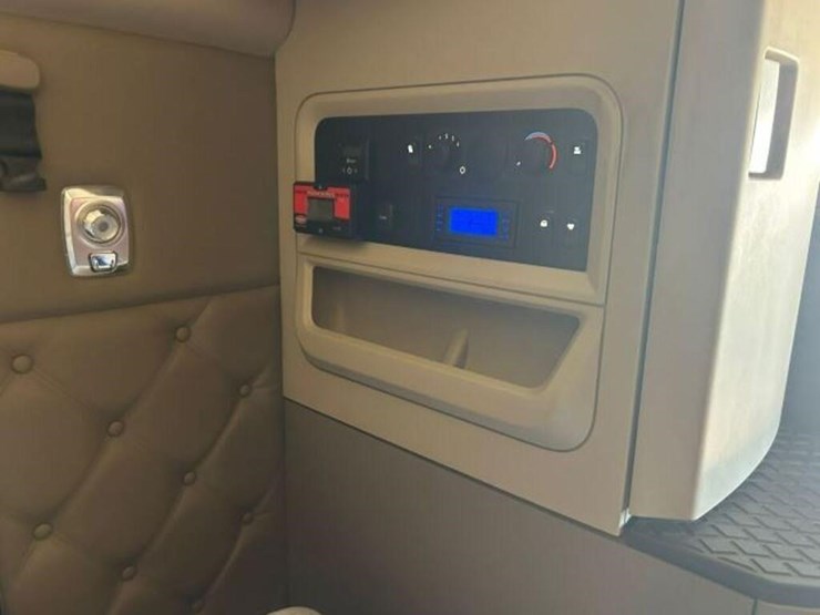 2020-kenworth-t680-image-30