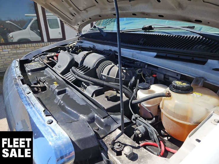 2010-ford-cargo-image-24