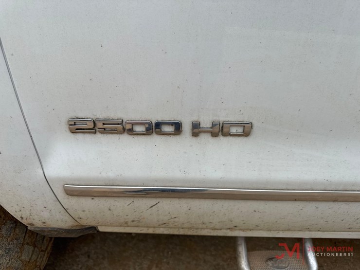 2015-chevrolet-silveradoltz-2500-hd-pickup-truck-image-4