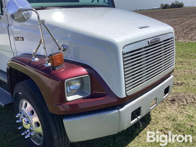 2003-freightliner-fl80-image-16