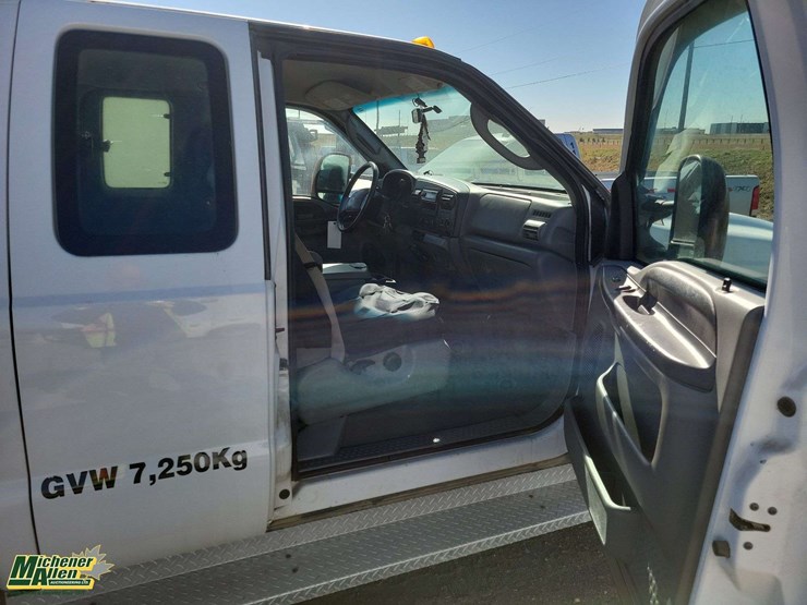 2006-ford-f450-image-28