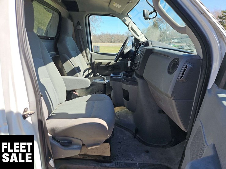 2011-ford-cargo-image-24