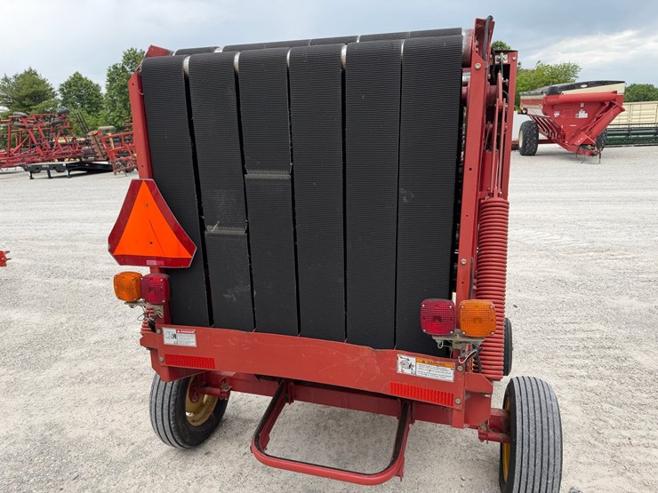 new-holland-br7050-image-6