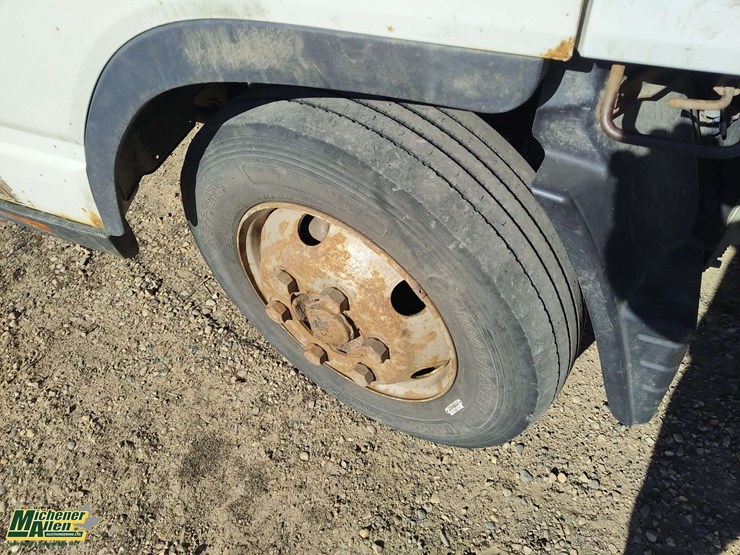2015-mitsubishi-fuso-fe180-image-16