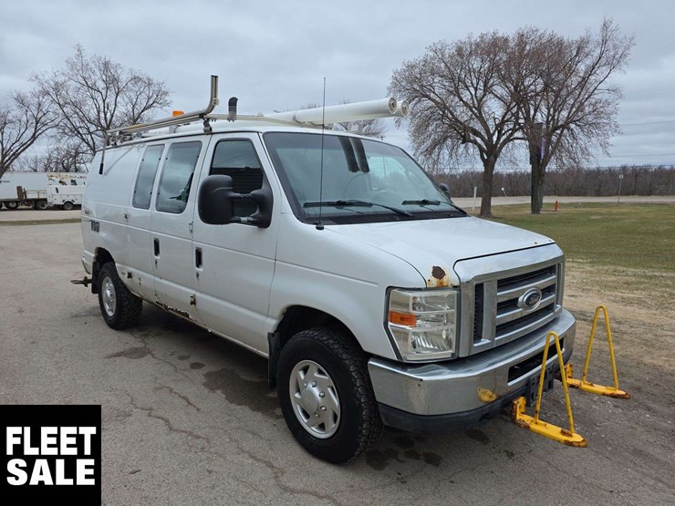 2011-ford-cargo-image-2