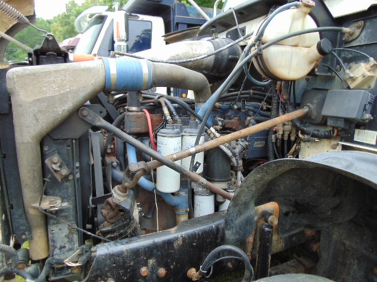 2004-mack-granite-cv713-image-5