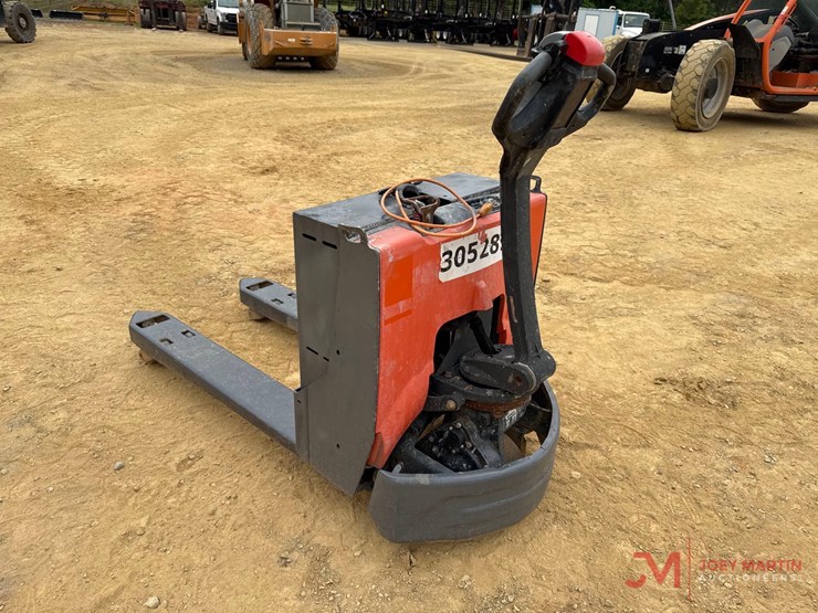 electric-pallet-jack-image-3