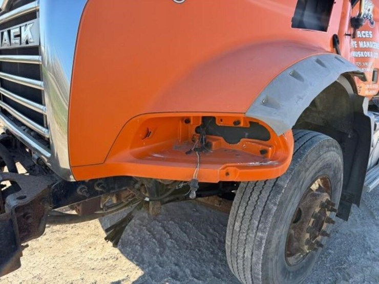 2016-mack-granite-gu813-image-58