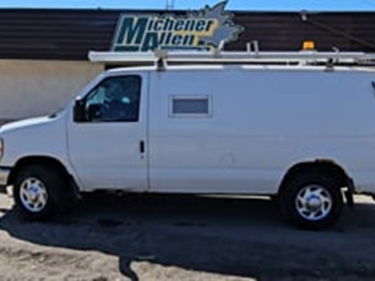 2010-ford-cargo-image-5