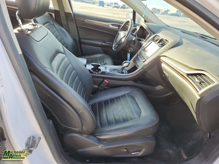 2014-ford-fusion-hybrid-se-auto-sedan-image-18