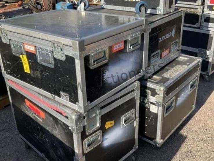 pallet-of-asst-equipment-transport-cases-image-1