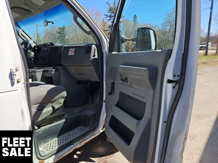2010-ford-cargo-image-16