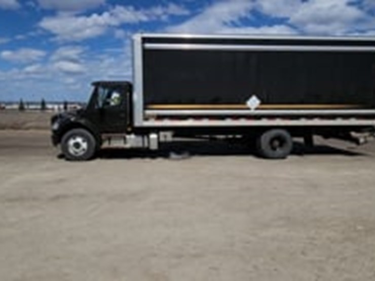 2019-freightliner-m2-106-image-5
