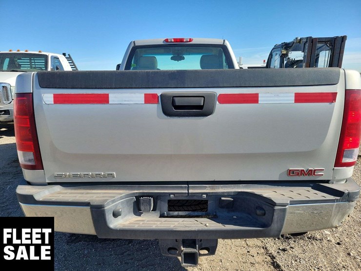 2011-gmc-sierra-2500hd-image-26