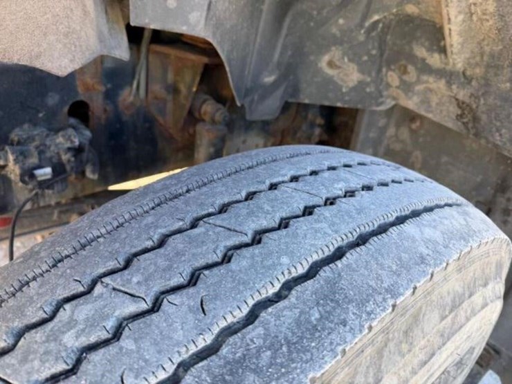 2016-mack-granite-gu813-image-57