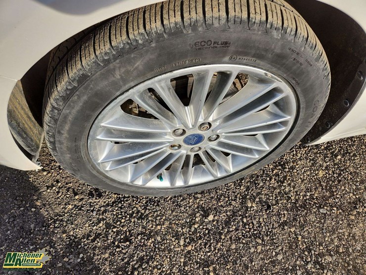 2014-ford-fusion-hybrid-se-auto-sedan-image-10