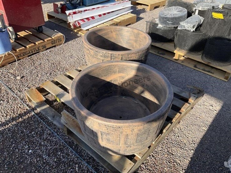 (2)-concrete-planters-image-1