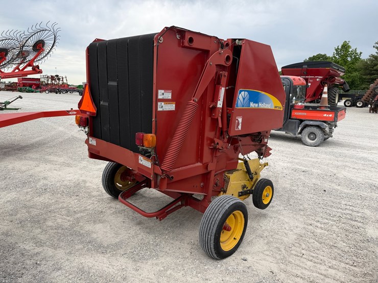 new-holland-br7050-image-7