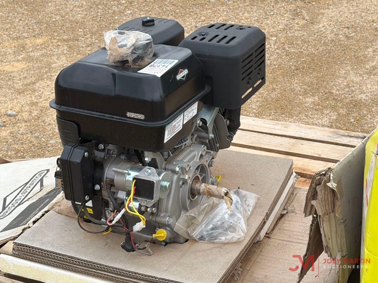 unused-briggs-gas-powered-engine-image-3