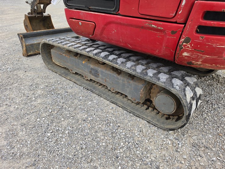 2021-takeuchi-tb240-image-13