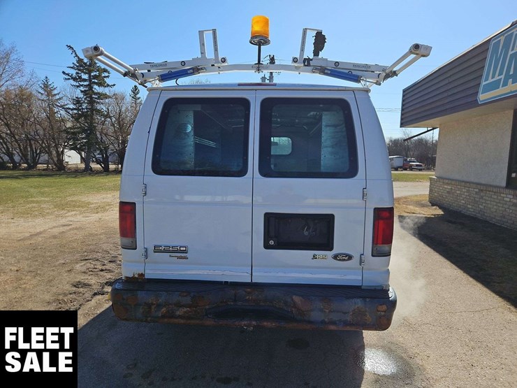 2011-ford-cargo-image-8