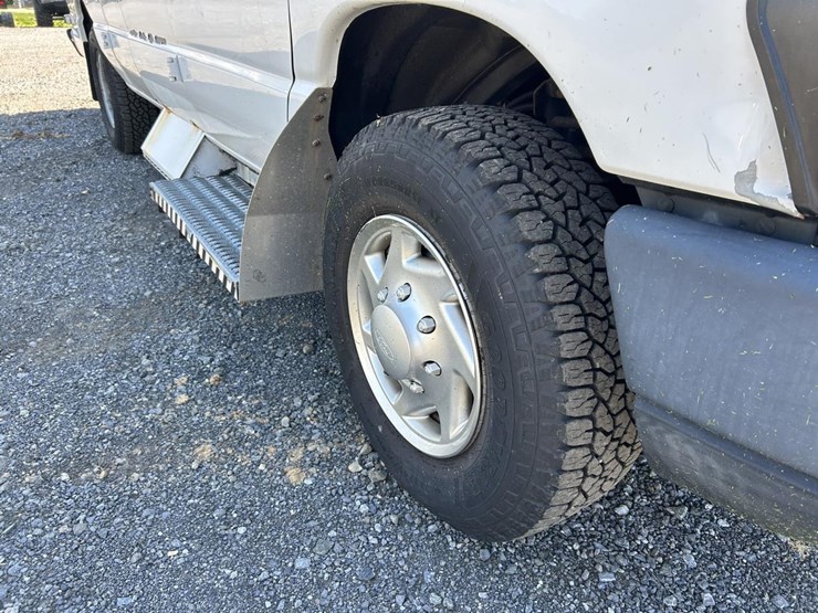 2013-ford-e350-image-8