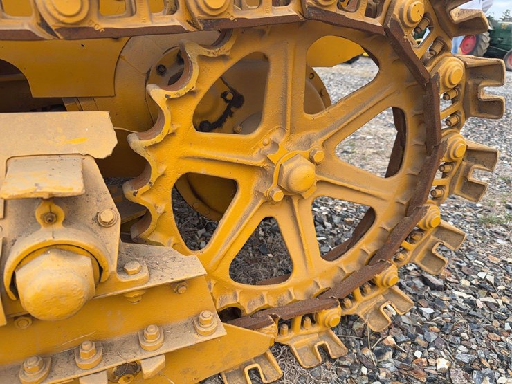 caterpillar-twenty-two-image-13