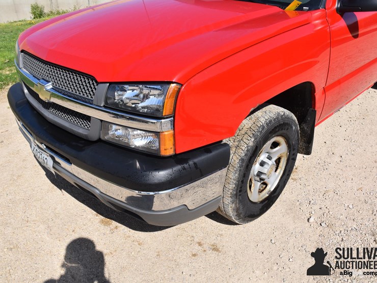 2004-chevrolet-silverado-1500-image-10
