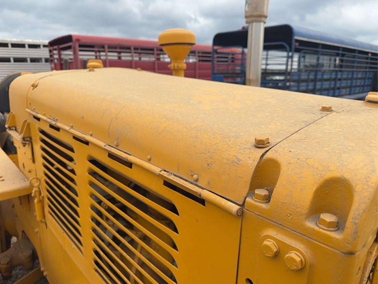 caterpillar-twenty-two-image-9