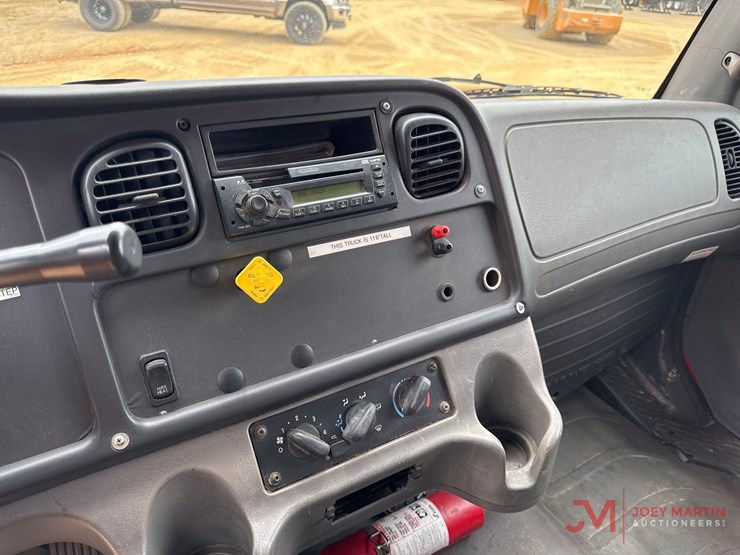2007-freightliner-business-class-m2-s/a-dump-truck-image-21