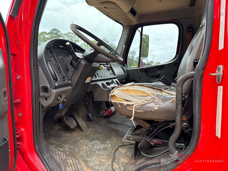 2007-freightliner-business-class-m2-s/a-dump-truck-image-19