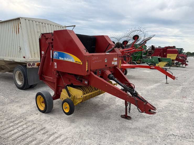 new-holland-br7050-image-9